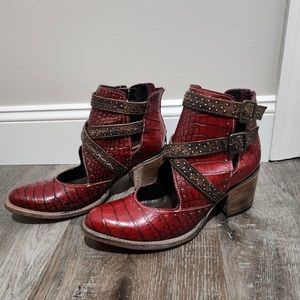 Freebird by Steven brand new leather Sapphire size 8 (best for 8 or 8.5).